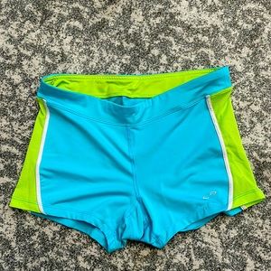 Women’s M running shorts
